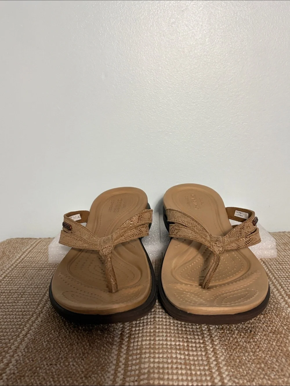 CROCS Women's Capri V Shimmer Flip Flops, Metallic Gold/Snakeskin Strap Design